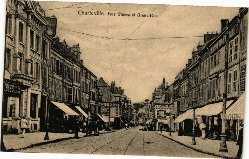 Carte postale ancienne Charleville - Rue Thiers et Grand'Rue