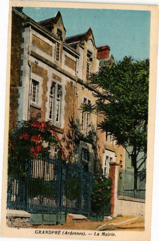 Carte postale ancienne Grandpre - La Mairie à Grandpré