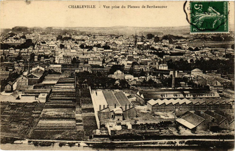 Carte postale ancienne Charleville - Vue prise du Plateau de Berthancour