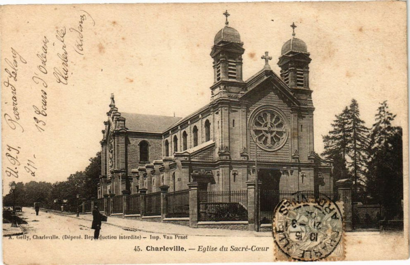 Carte postale ancienne Charleville - Eglise du Sacré-Coeur