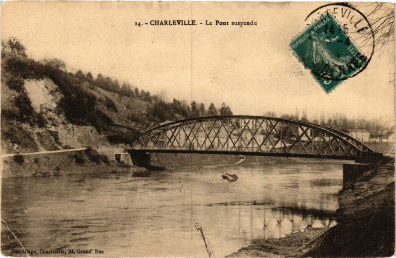 Carte postale ancienne Charleville - Le Pont suspendu