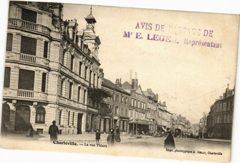 Carte postale ancienne Charleville - La rue Thiers