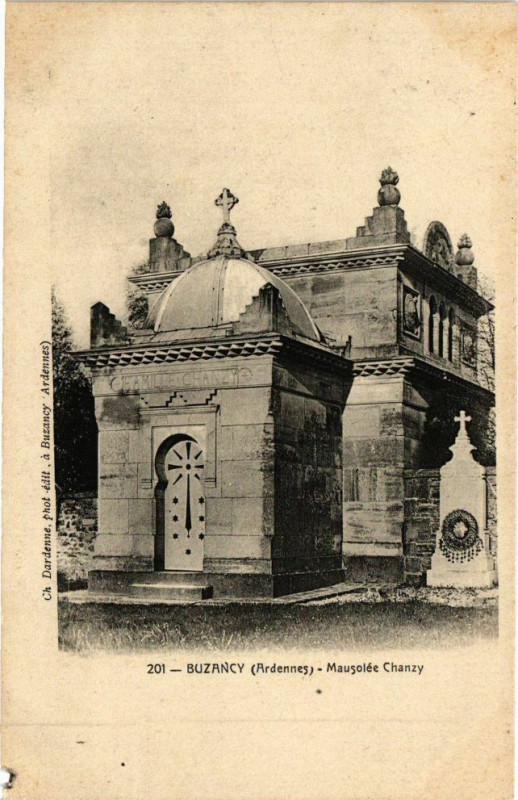 Carte postale ancienne Buzancy - Mausolée Chanzy à Buzancy