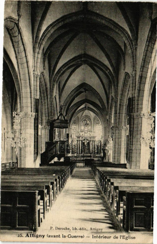 Carte postale ancienne Attigny (avant la Guerre) - Intérieur de l'Eglise à Attigny