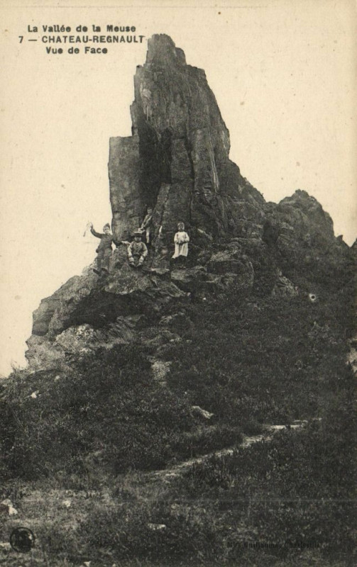 Carte postale ancienne La Vallée de la Meuse - Chateau - Regnault - Vue de Face