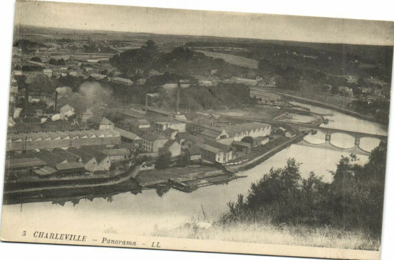 Carte postale ancienne Charleville - Panorama