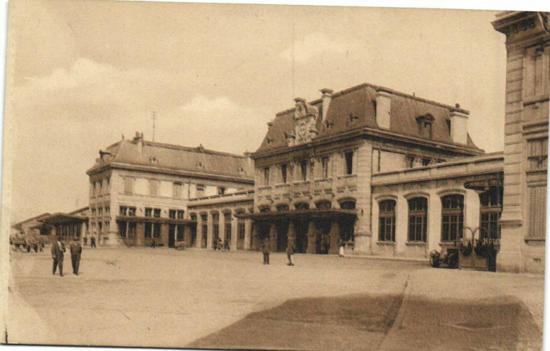 Carte postale ancienne Charleville - Le Gare