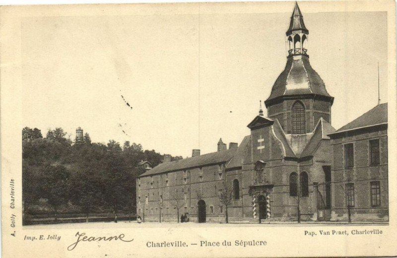 Carte postale ancienne Charleville - Place du Sépulcre