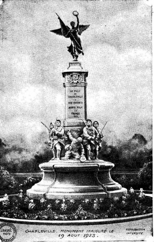 Carte postale ancienne Charleville Monument Inauguré le 19 Aout 1923
