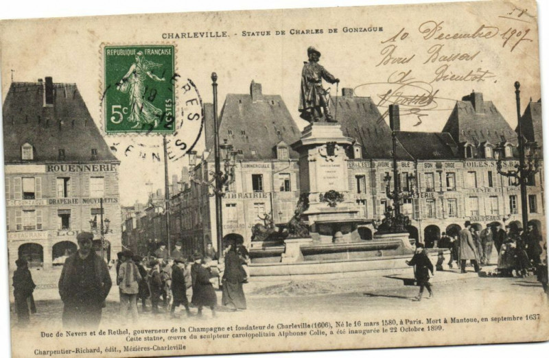 Carte postale ancienne Charleville - Statue de Charles de Gonzague