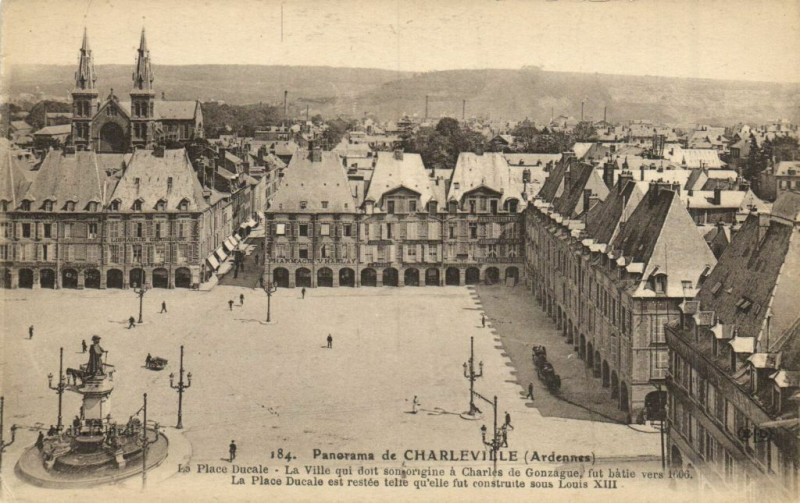 Carte postale ancienne Panorama de Charleville La Place Ducale - La Villa ..