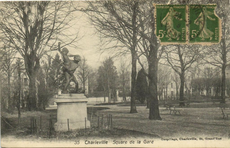 Carte postale ancienne Charleville - Square de la Gare