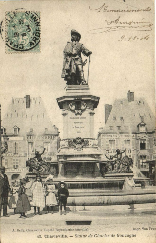 Carte postale ancienne Charleville - Statue de Charles e Gonzage