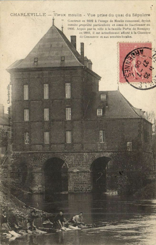 Carte postale ancienne Charleville - Vieux moulin - Vue prise du quai du Sépulere ..