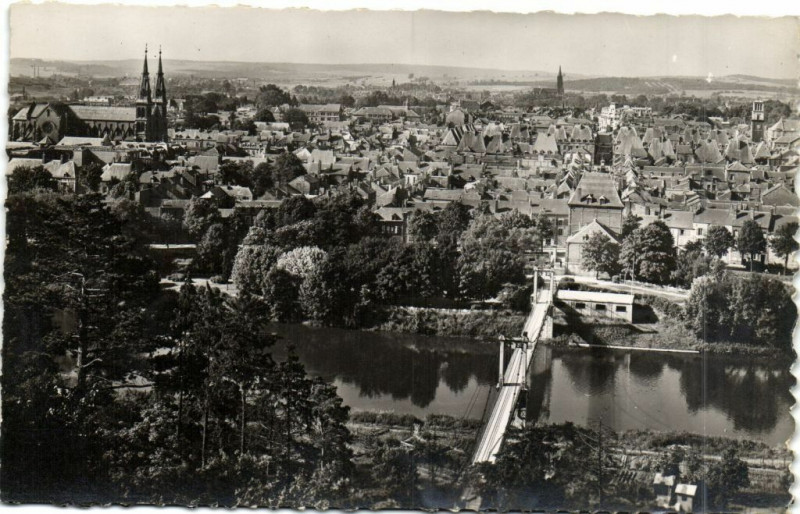 Carte postale ancienne Charleville - Vue Générale
