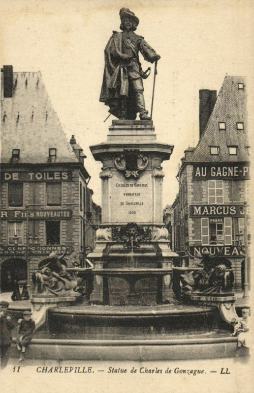 Carte postale ancienne Charleville - Statue de Charles de Gonzague