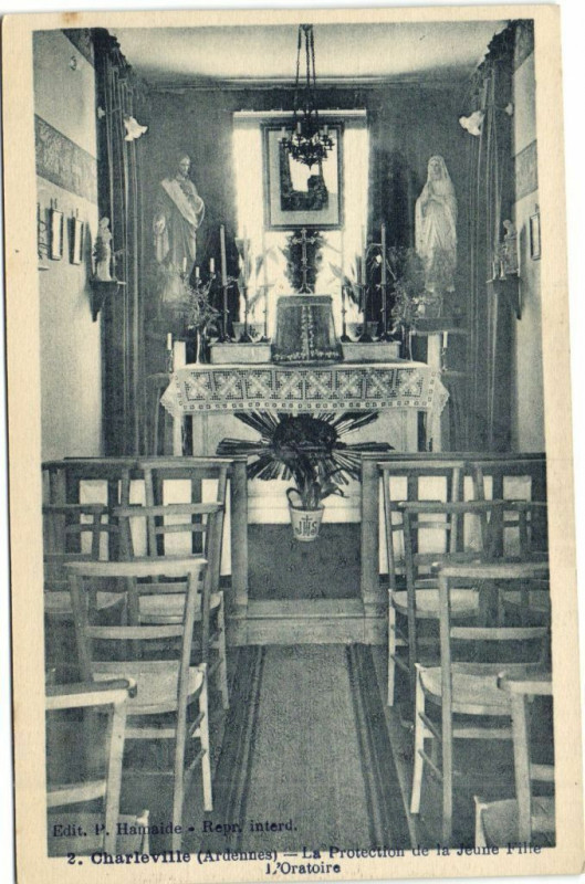 Carte postale ancienne Charleville - La protection de la Jeune File L'Oratoire