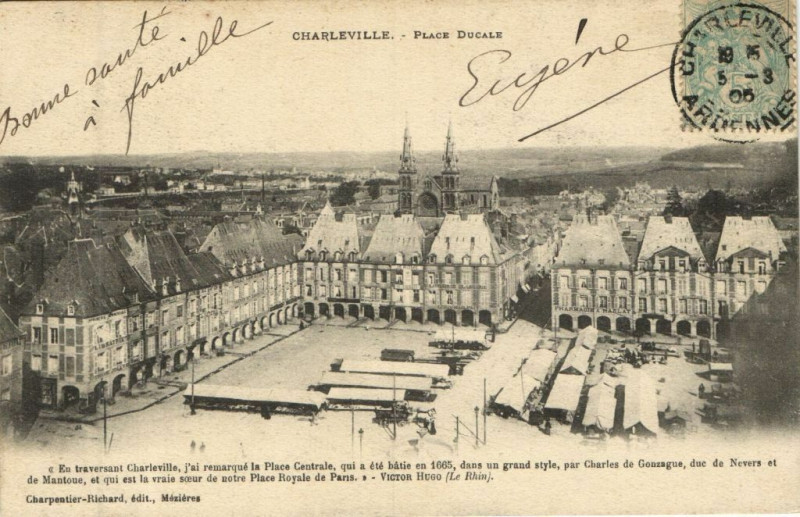 Carte postale ancienne Charleville - La Place Ducale