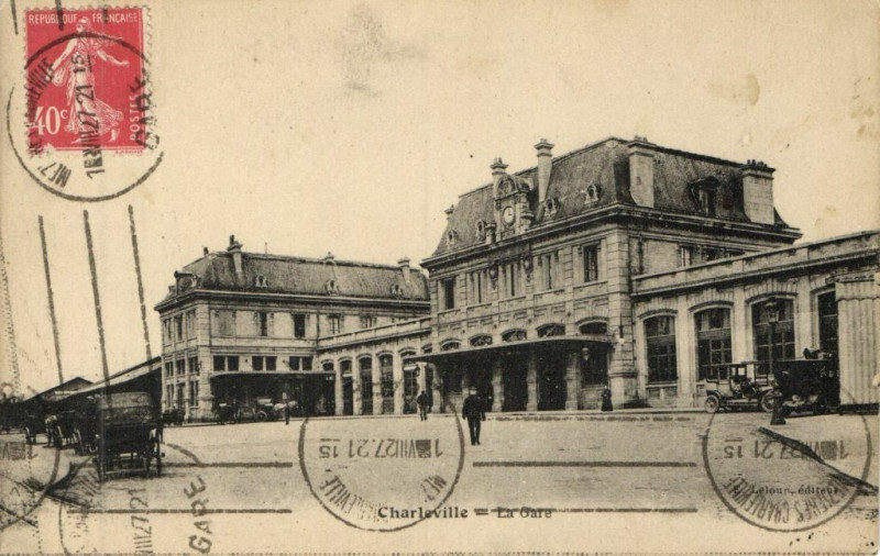 Carte postale ancienne Charleville - La Gare