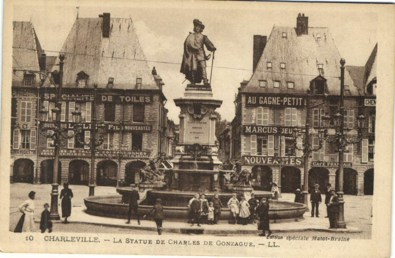Carte postale ancienne Charleville - La Statue de Charles de Gonzague