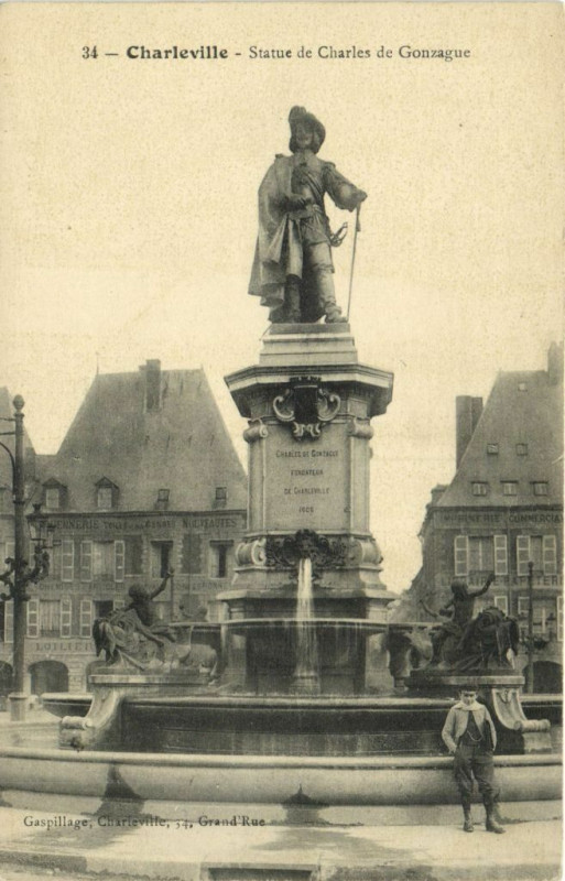 Carte postale ancienne Charleville - Statue de Charles de Gonzague