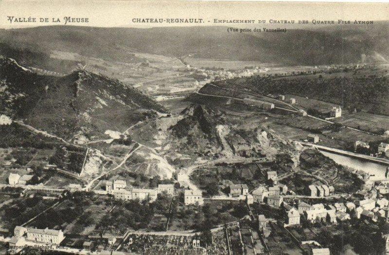 Carte postale ancienne Vallée de la Meuse Chateau-Regnault Explagement du Chateau des...