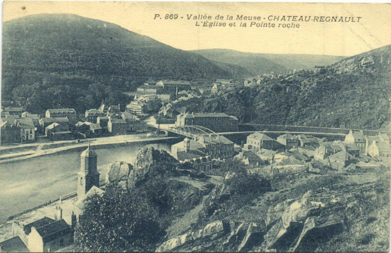 Carte postale ancienne Vallée de la Meuse Chateau-Regnault L'Eglise et la Pointe roche