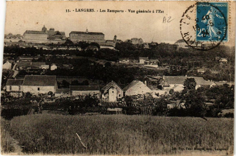 Carte postale ancienne Langres Les Remparts - Vue générale a l'Est à Langres