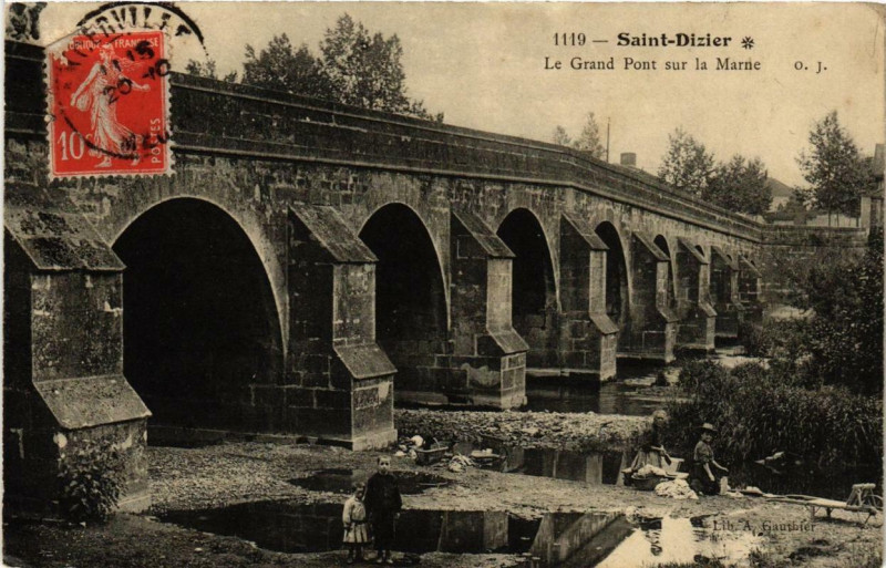 Carte postale ancienne Saint-Dizier Le Grand Pont sur la Marne à Saint-Dizier