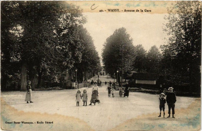 Carte postale ancienne Wassy Avenue de la Gare à Wassy
