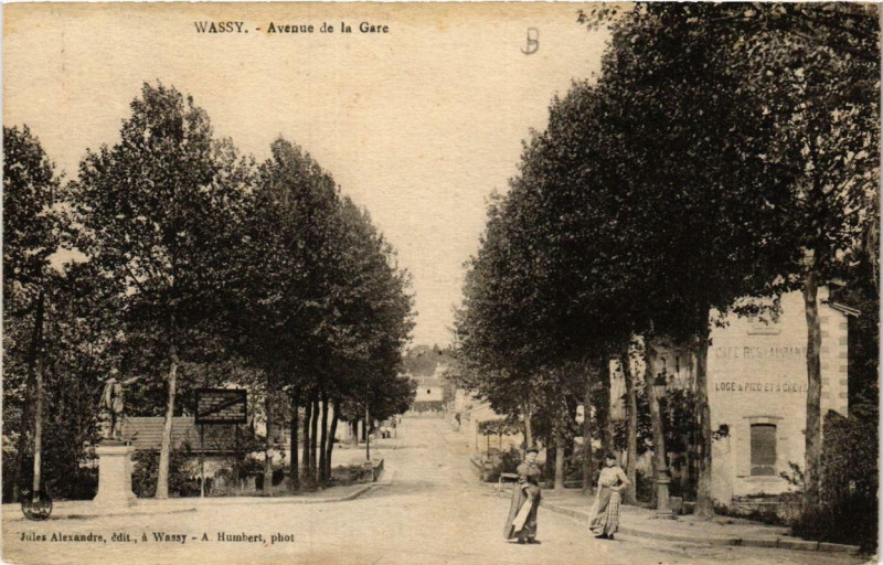Carte postale ancienne Wassy Avenue de la Gare à Wassy