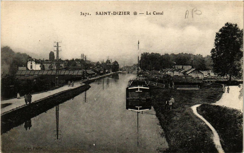 Carte postale ancienne Saint-Dizier Le Canal à Saint-Dizier