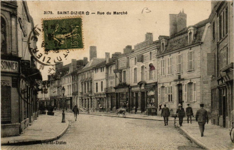 Carte postale ancienne Saint-Dizier Rue du Marche à Saint-Dizier