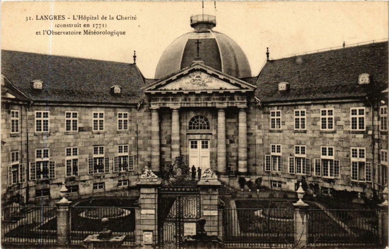 Carte postale ancienne Langres L'Hopital de la Charite à Langres