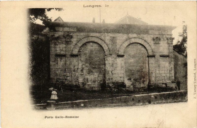 Carte postale ancienne Langres le Porte Gallo-Romaine à Langres