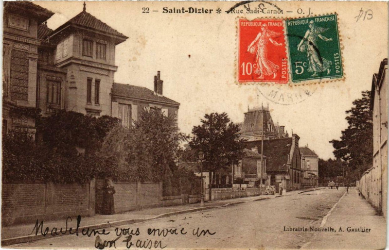 Carte postale ancienne Saint-Dizier Rue Sadi-Carnot à Saint-Dizier