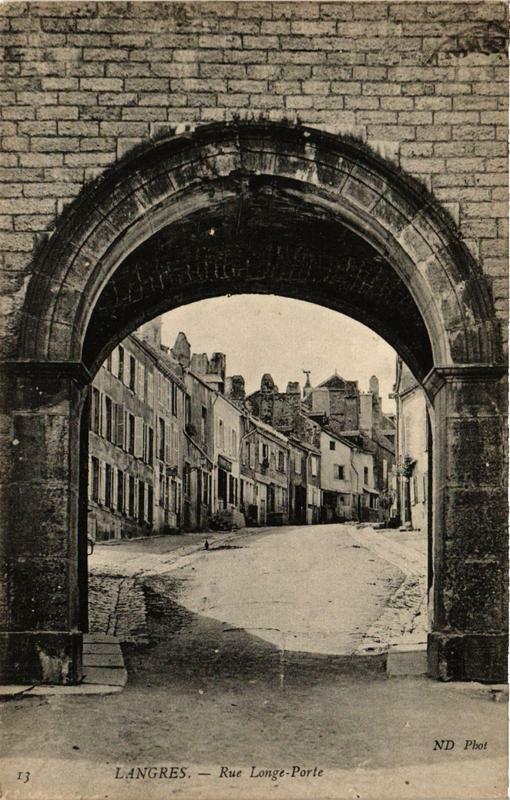 Carte postale ancienne Langres Rue Longe-Porte à Langres