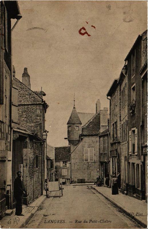 Carte postale ancienne Langres Rue du Petit-Cloitre à Langres