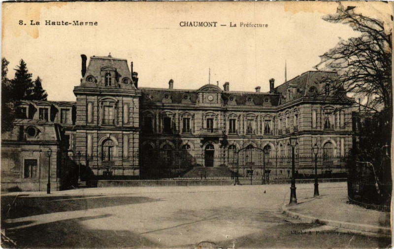 Carte postale ancienne Chaumont La Prefecture à Chaumont