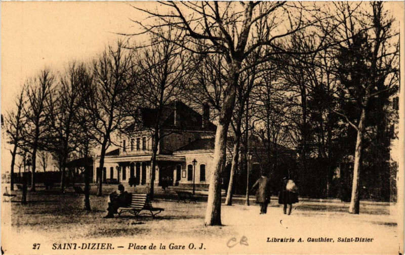 Carte postale ancienne Saint-Dizier Place de la Gare O. J. à Saint-Dizier