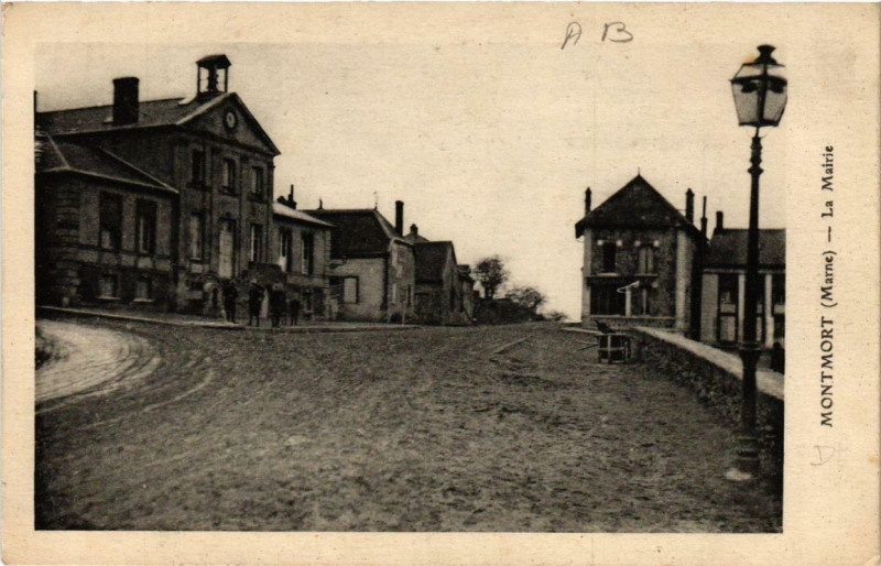 Carte postale ancienne Montmort La Mairie