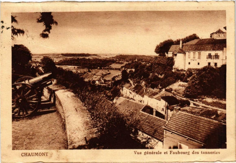 Carte postale ancienne Chaumont Vue générale et Faubourg des tanneries à Chaumont