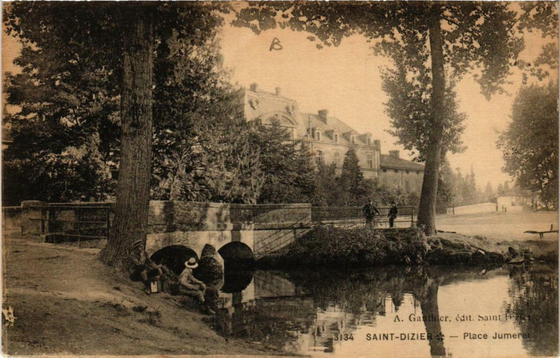 Carte postale ancienne Saint-Dizier Place Jumerei à Saint-Dizier