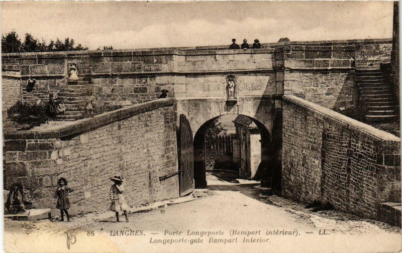 Carte postale ancienne Langres Porte Longeporte à Langres