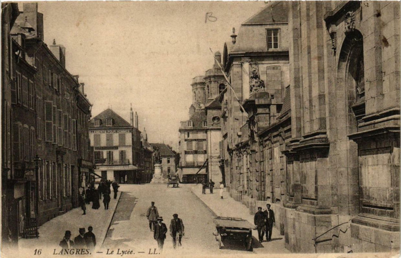 Carte postale ancienne Langres Le Lycée à Langres