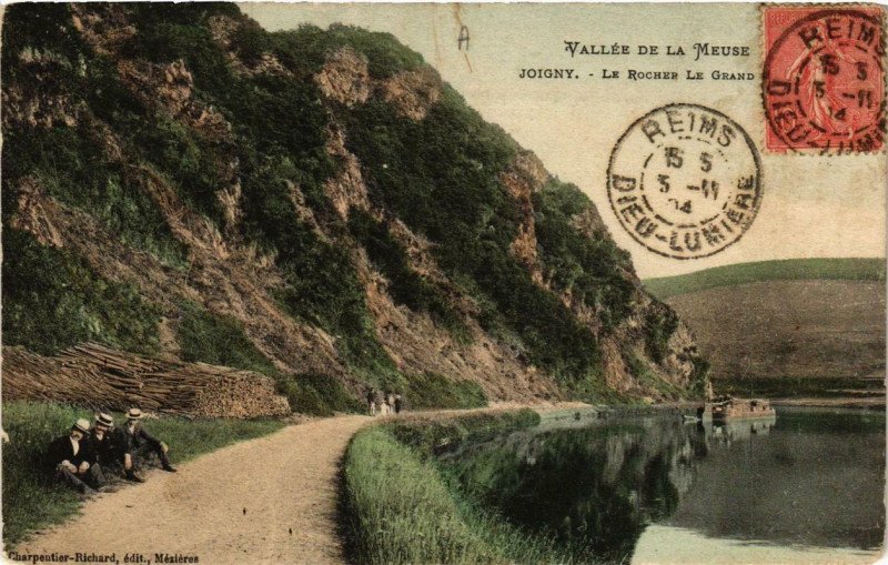 Carte postale ancienne Joigny Le Rocher le Grand
