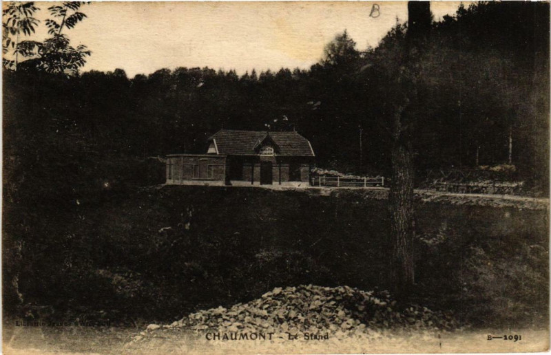 Carte postale ancienne Chaumont Le Stand à Chaumont