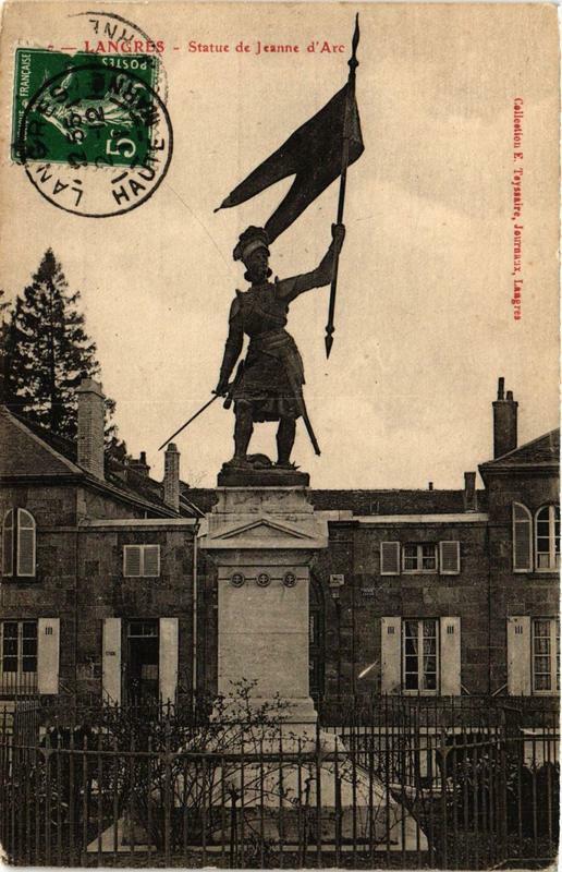 Carte postale ancienne Langres Statue de Jeanne d'Arc à Langres