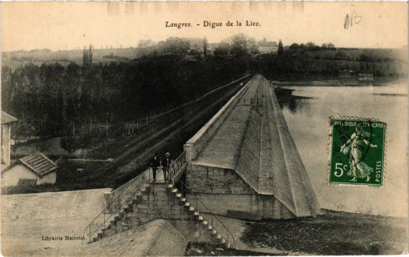 Carte postale ancienne Langres Digue de la Liez à Langres
