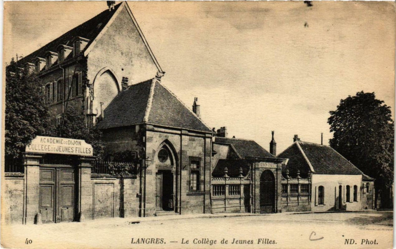 Carte postale ancienne Langres Le College de Jeunes Filles à Langres